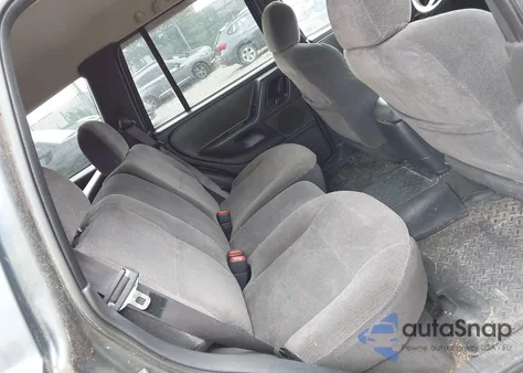 2001 Jeep Grand Cherokee Laredo z USA, uszkodzony, nr VIN 1J4GW48S51C687626